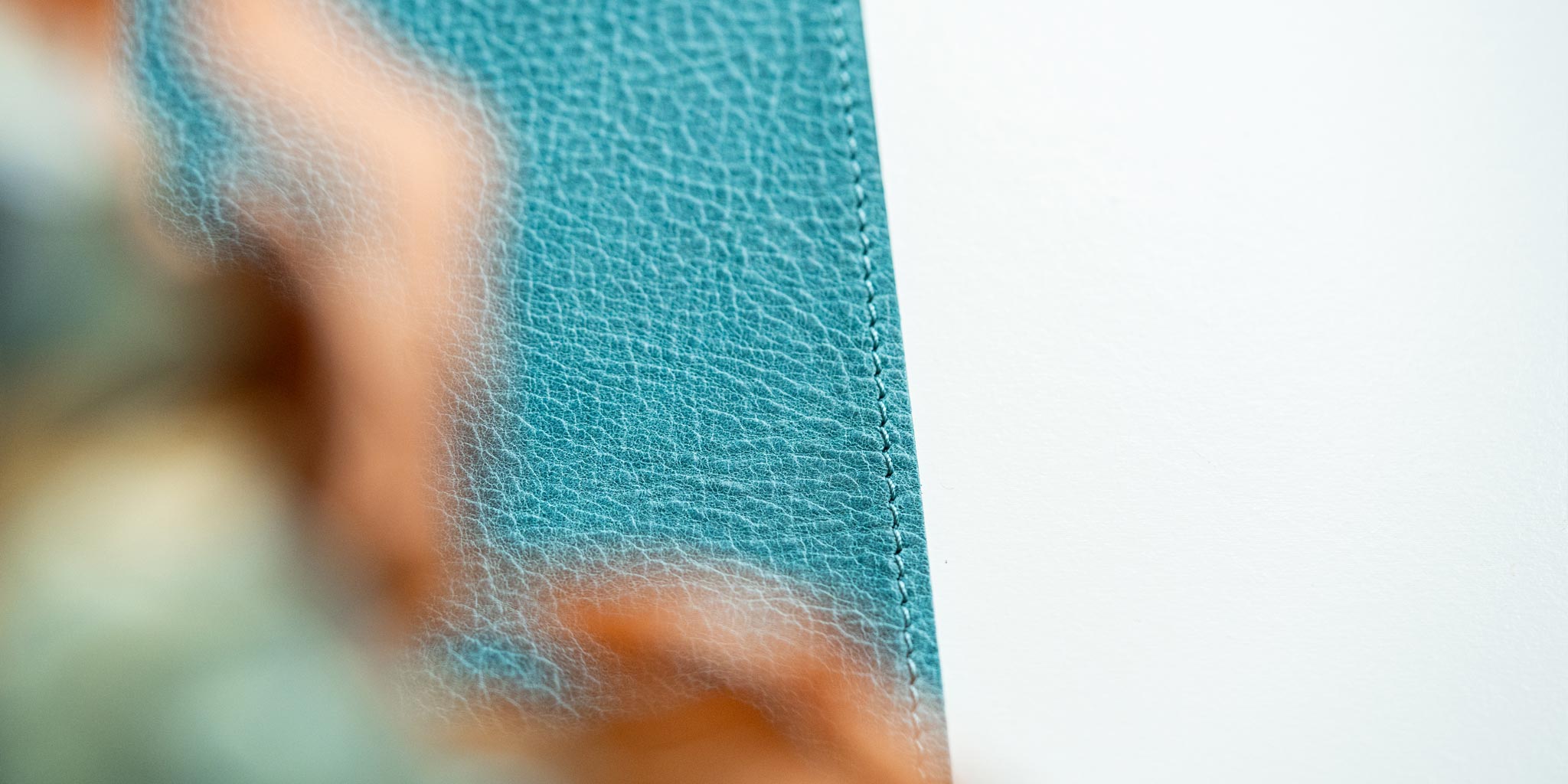 Details von Echtleder Tischset