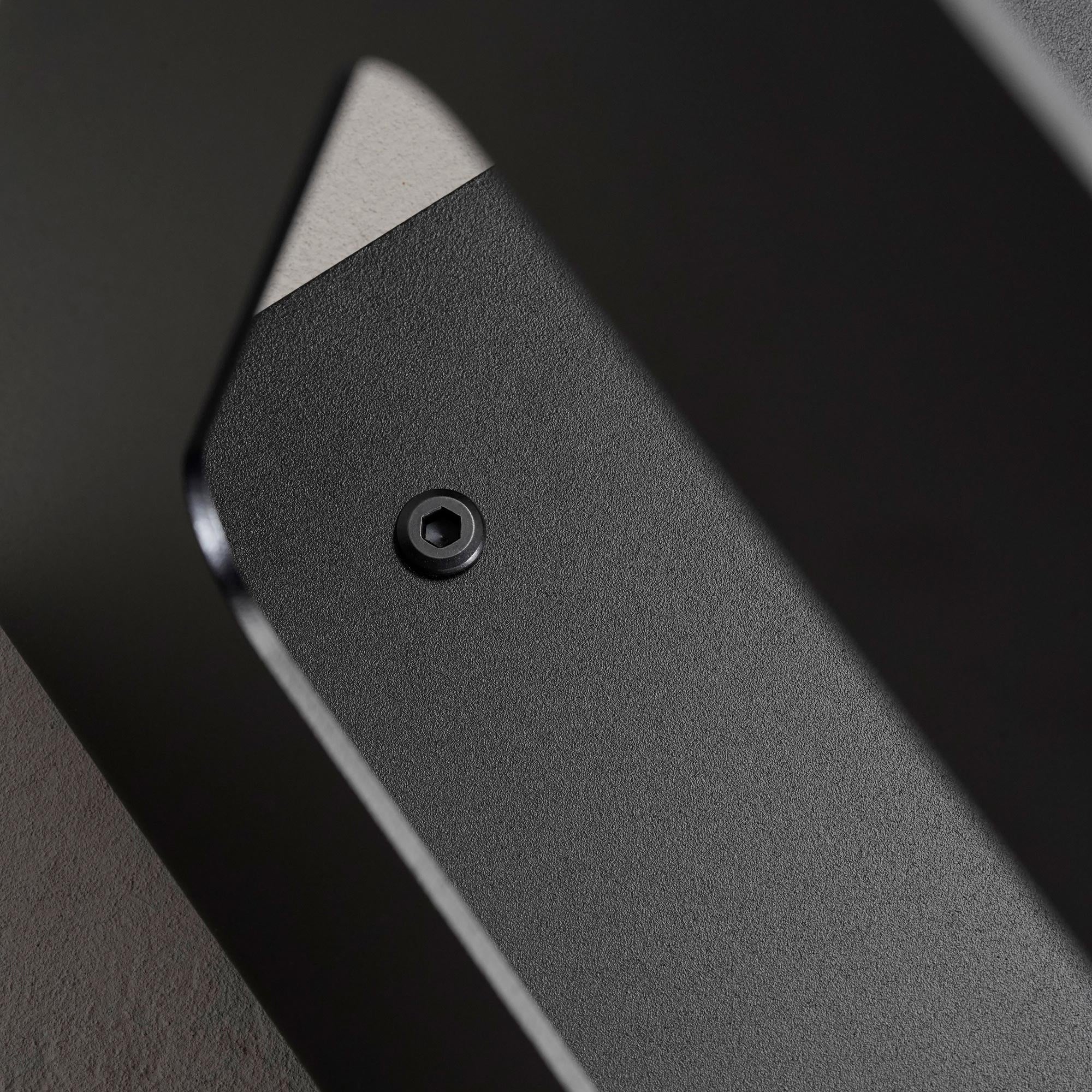 Befestigung von Holzkorb aus Metall