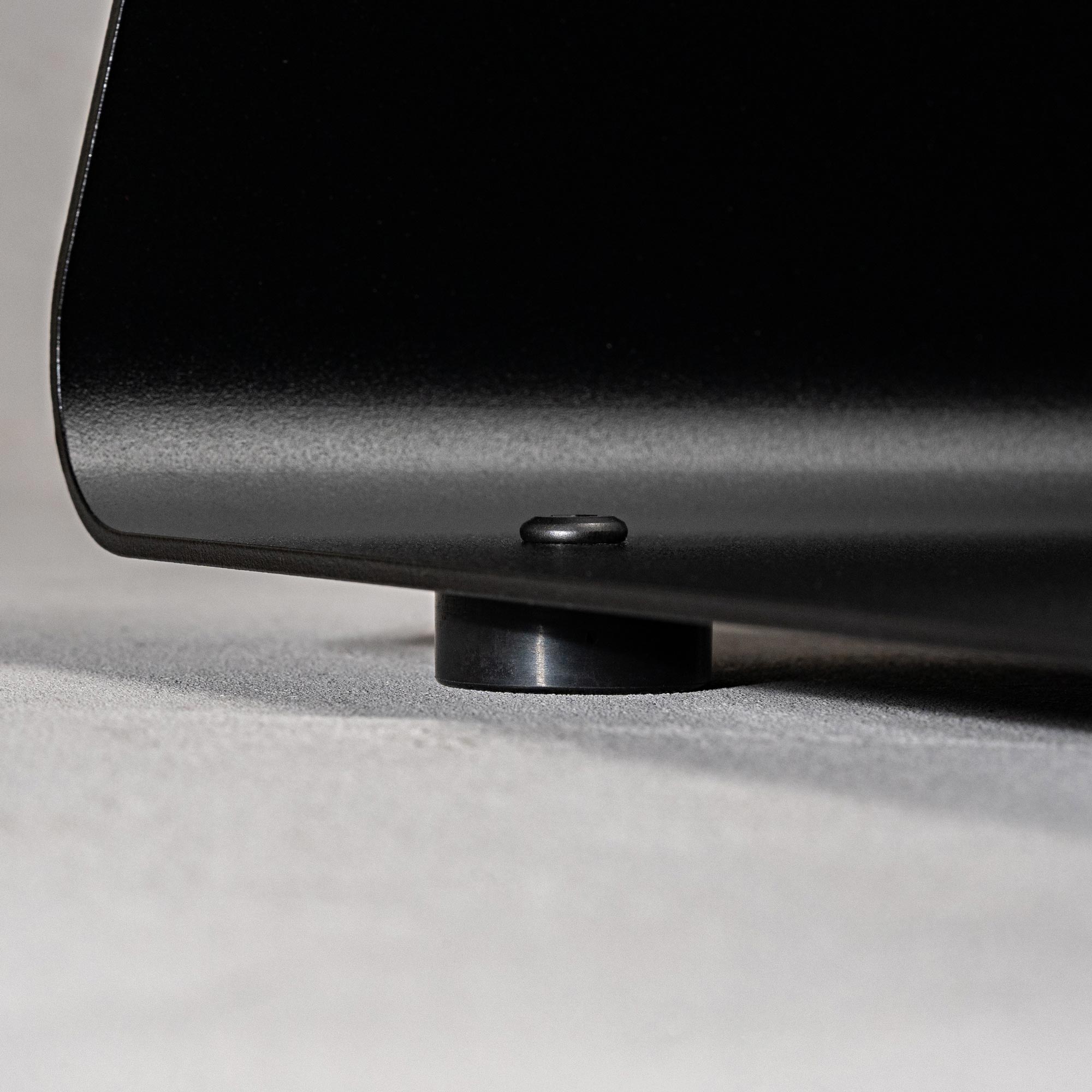 Gummistandbein von Kaminholzkorb aus metall