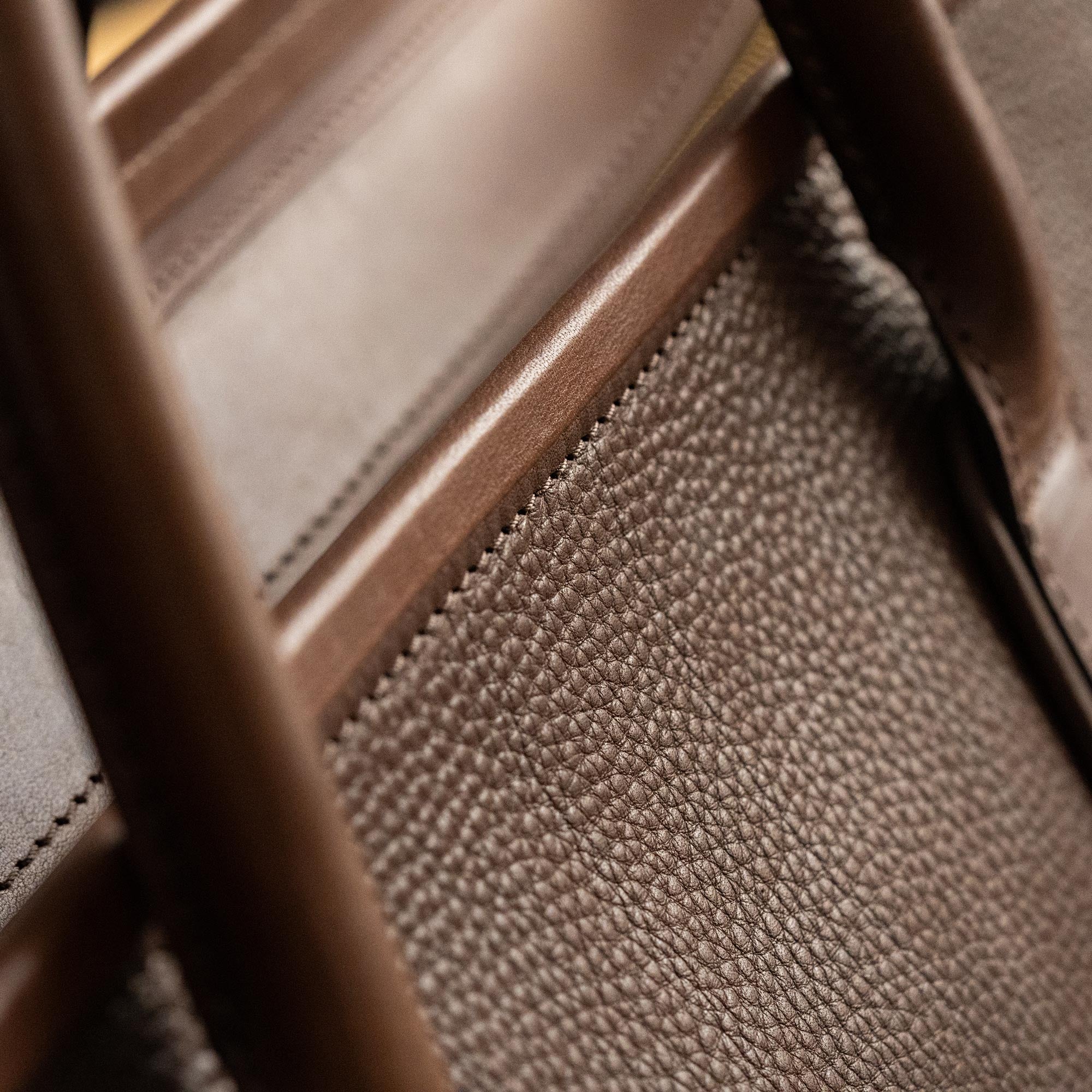 Detailaufnahme der exakten Nähte