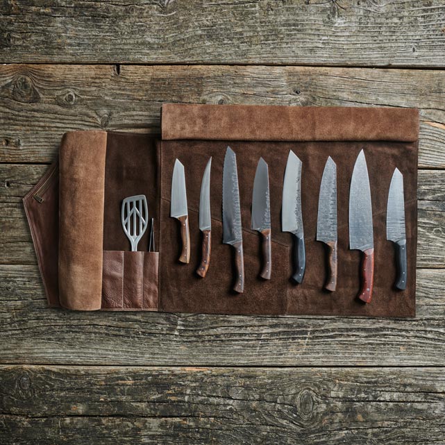 Ledermssertasche braun mit Damastmessern offen