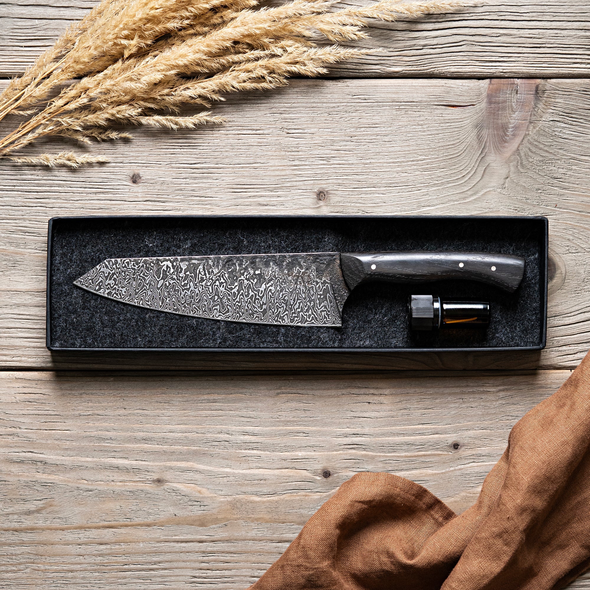 Damast Küchenmesser mit schwarzem Mooreiche Griff